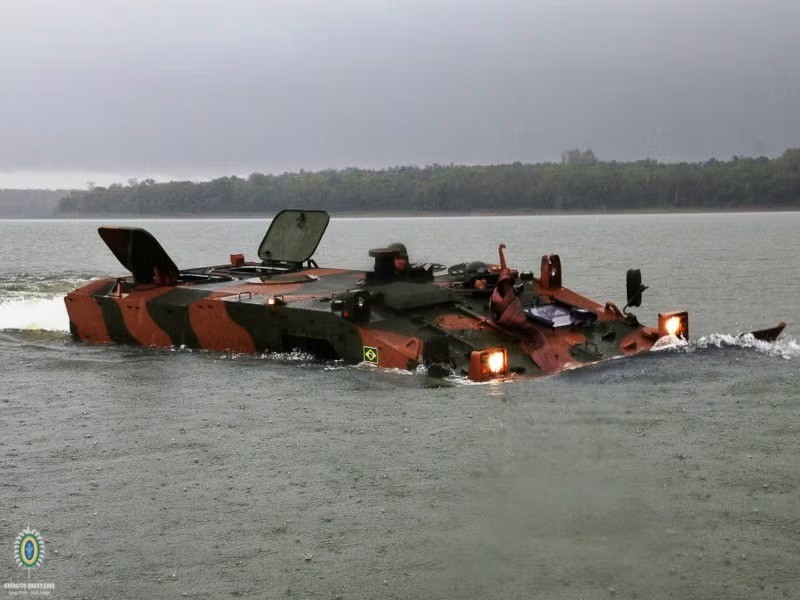 VBTP-MR Guarani Brazilian 6x6 Amphibious Armored Personnel Carrier (APC) (F)